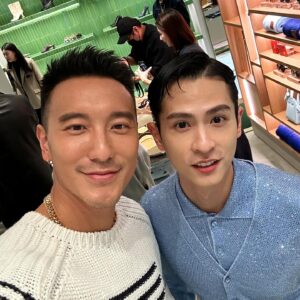 Sunny Wang Instagram - 今天幫 @loewe 拍了超多Reels 我自己想不出來可以拍什麼給你們看了 只好發發照片吧 今天很開心看到老朋友 @yoyang & @suitangtang 🤙🏼 感謝 Loewe 的邀請! 也很開心認識了一些新朋友 @chihtian 

#LOEWE
#LOEWEBreezeCenter
#LOEWESS24