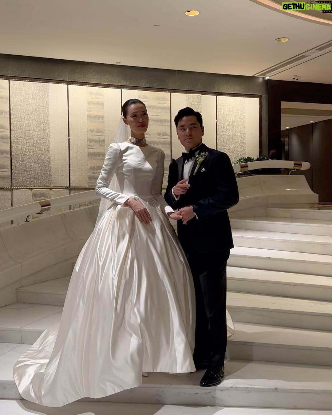 Sunny Wang - 82.3K Likes - 祝你們 幸福滿滿 百年好合 早生貴子 恭喜 @mroscarwang & @t1any1 你們真的太可愛了 ❤️ So proud of you Oscar & proud to be your 乾哥! Love ya!
也超開心可以跟家人還有老朋友和兄弟們聚在一起 一起慶祝 一起喝醉 🤮