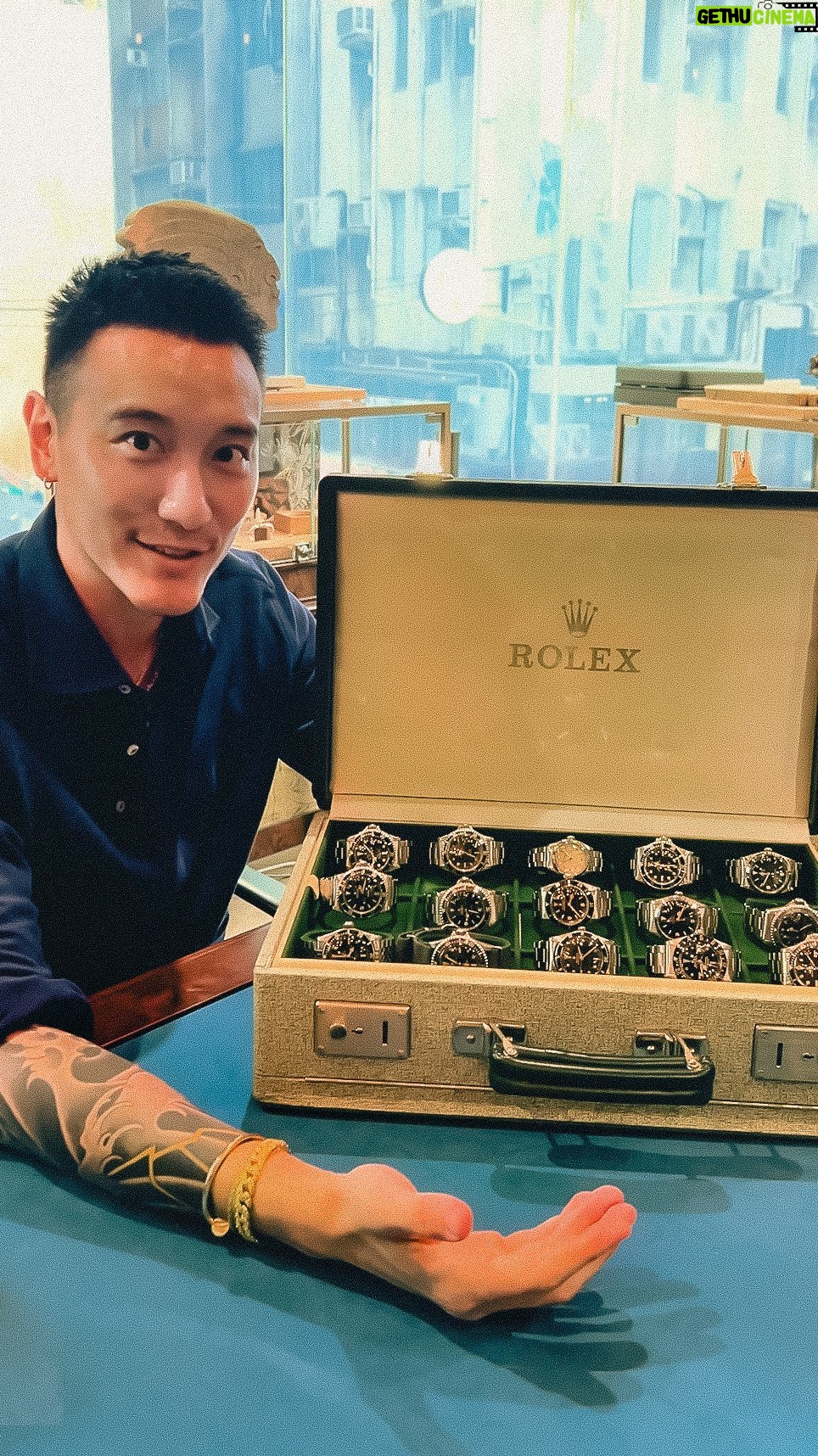 Sunny Wang - 36.3K Likes - 太瘋狂了! 這是我第一次看到Rolex第一代最有歷史的運動錶款收藏 總價值1億台幣 2500萬港幣 3百多萬美金
你們會選哪一支? 我是選不出來了😂 趕快去看最新一集EWC
1. 6200 King Sub
2. 6204 Sub Aqua
3. 3-6-9 Submariner dials
4. James Bond 6538 big crown
5. 1016 Explorer
6. 6542 GMT
@empirewatchclub @kkevalll @14_mao @vr.justin @_vrhk