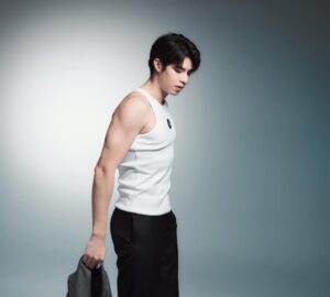 Suphadach Wilairat Instagram - 🐶📸🖤 #bosstonsuphadach  #กีต้าร์ของบอสตั้น