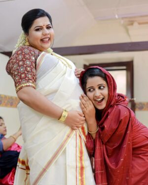 Suphy Maria Instagram - Yeaayy... 🥳🥳...All set to welcome our chottu!❤️😍😘

📸 : @3leaf_photography 🤩

#sister #babyshower #waiting #wifeisbeautiful #zeekeralam #excited #9thmonth #happiness