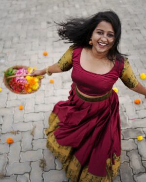 Suphy Maria Instagram - ഓർമ്മകളും ഒരായിരം പൂക്കളുമായി വീണ്ടും ഒരു പൊന്നോണം കൂടി വരവായി.... 🥳

എല്ലാവർക്കും എന്റെ ഹൃദയം നിറഞ്ഞ ഓണാശംസകൾ.... 🌸

📸 : @mr_camerlust 😍
👗: @myntra

Special thanks : @harshadchembakassery 😘 @prathyush_prasanna 😍 @akhil_aka_kili_ 🫂

#onam #happiness #festival #kochi #ethnic #keralavibes #onamspecial #smile