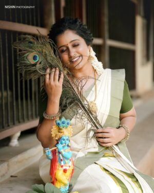 Suphy Maria Instagram - 🪈🌼

💄🥻 : @makeover_by_athirasarath 

📸 : @dop_by_nishin 

#vishu #vishuspecial #vishuphotoshoot #traditional #keralasareelove #festival #explore #makeover