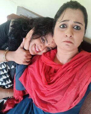 Suphy Maria Instagram - ചക്കുടു ചിക്കുടു!🫣❤️ 

#reelsisters #friends #friendshipgoals #happiness #wifeisbeautiful #zeekeralam #breaktime