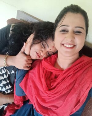 Suphy Maria Instagram - ചക്കുടു ചിക്കുടു!🫣❤️ 

#reelsisters #friends #friendshipgoals #happiness #wifeisbeautiful #zeekeralam #breaktime