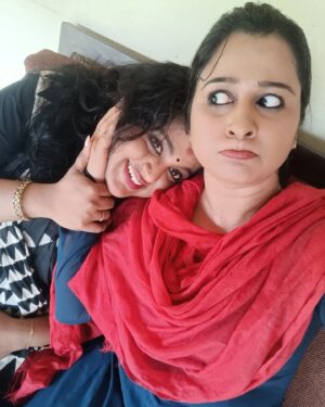 Suphy Maria Instagram - ചക്കുടു ചിക്കുടു!🫣❤️ 

#reelsisters #friends #friendshipgoals #happiness #wifeisbeautiful #zeekeralam #breaktime