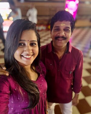 Suphy Maria Instagram - അപ്പുണ്ണിയേട്ടൻ.......വൈഫ്‌ ഈസ്‌ ബ്യൂട്ടിഫുൾനു ശേഷം വീണ്ടും അവിചാരിതമായി ഒരിക്കൽ കണ്ടുമുട്ടിയപ്പോൾ എടുത്തതാ...ഗ്യാലറിയിൽ കിടക്കണ കണ്ടപ്പോ മനസ്സിലായി ഞാൻ പോസ്റ്റ്‌ ആക്കിട്ടില്ലന്ന്...എന്നാ പിന്നെ കിടക്കട്ടെ!😍

#whenwemet #zeekeralam #wifeisbeautiful #afterlongtime #vinodkovoor