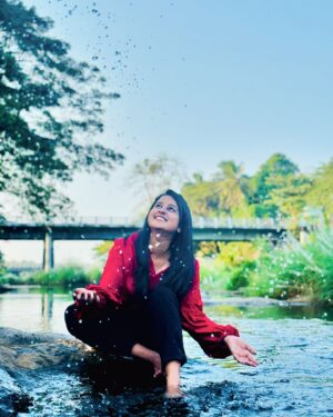 Suphy Maria Instagram - ഈ പുഴയും കടന്ന്!🌿❤️

#river #riverdale #nature #palakkad #happiness #wanderlust #travel #shotoniphone #iphoneshot #explore 

[river , palakkad , wanderlust , shotoniphone, happiness,nature , travel , explore]