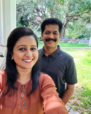 Suphy Maria Instagram - Jab we met again!❤️🎬

#adshoot #selfie #location #dearpeople #kochi #locationstill #adfilm #favourite #marimayam #wifeisbeautiful