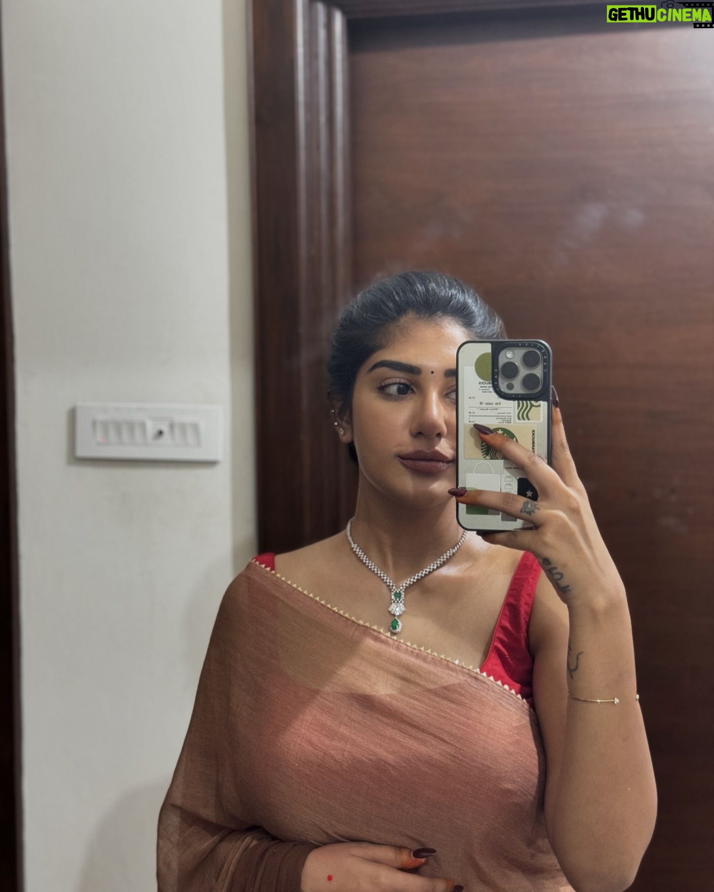 Supritha - 75.6K Likes - Shuddh desi look ✨🤎