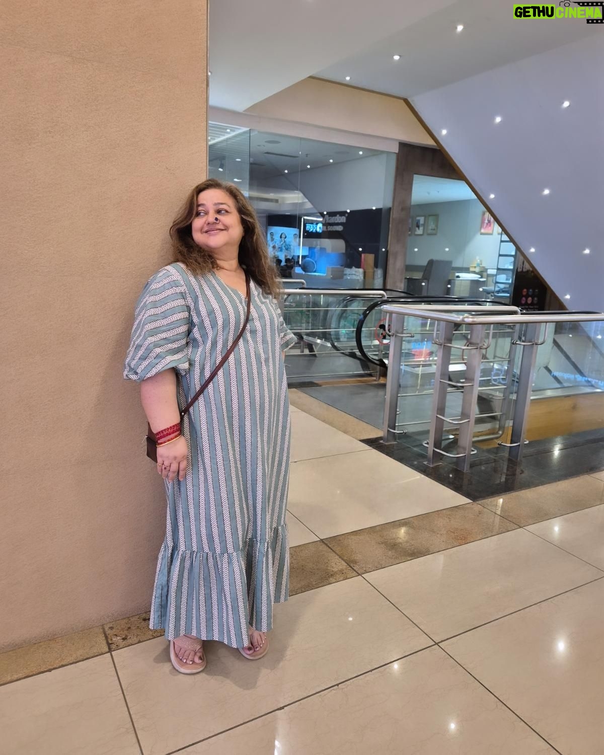 Supriya Shukla - 1.4K Likes - आज थोड़ा बाहर जाया जाए..
थोड़ी तफरी की जाय
बस मुस्कुरा लो.. और सब मुस्कुरा के देखा जाए 😊
Styled by @seam_stress_by_rajludhwani
Beautiful n comfortable frock by @nangaliaruchira