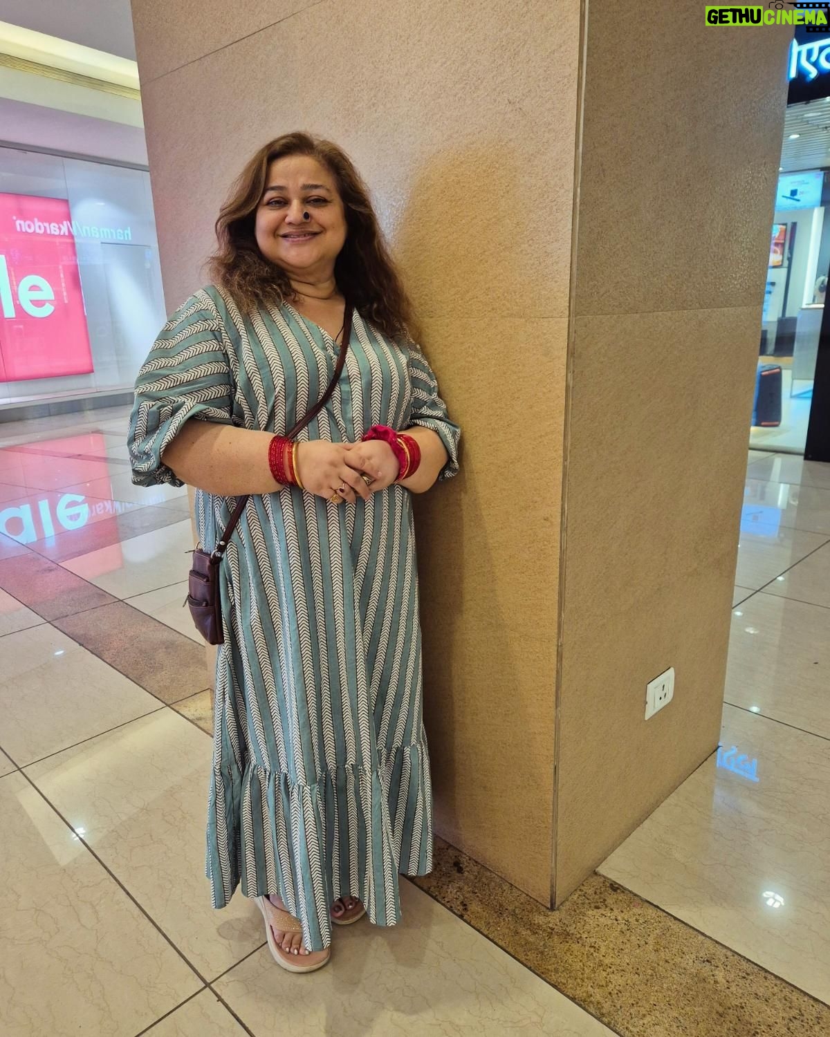 Supriya Shukla - 1.4K Likes - आज थोड़ा बाहर जाया जाए..
थोड़ी तफरी की जाय
बस मुस्कुरा लो.. और सब मुस्कुरा के देखा जाए 😊
Styled by @seam_stress_by_rajludhwani
Beautiful n comfortable frock by @nangaliaruchira