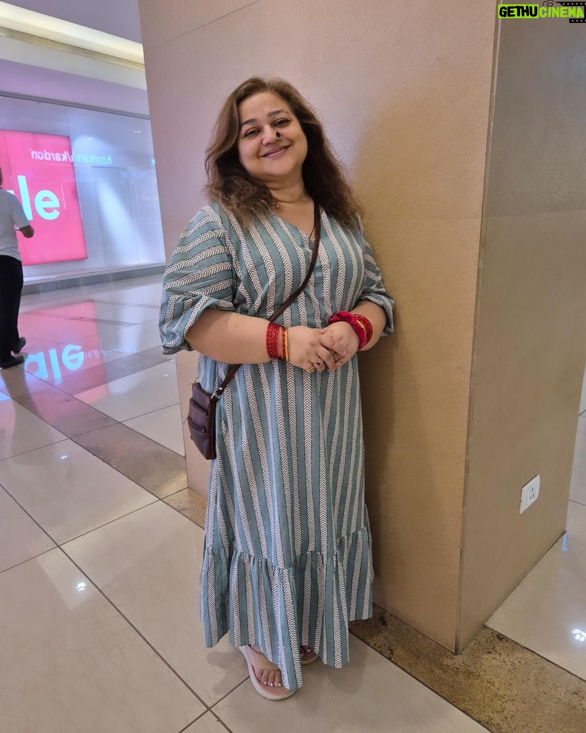 Supriya Shukla - 1.4K Likes - आज थोड़ा बाहर जाया जाए..
थोड़ी तफरी की जाय
बस मुस्कुरा लो.. और सब मुस्कुरा के देखा जाए 😊
Styled by @seam_stress_by_rajludhwani
Beautiful n comfortable frock by @nangaliaruchira