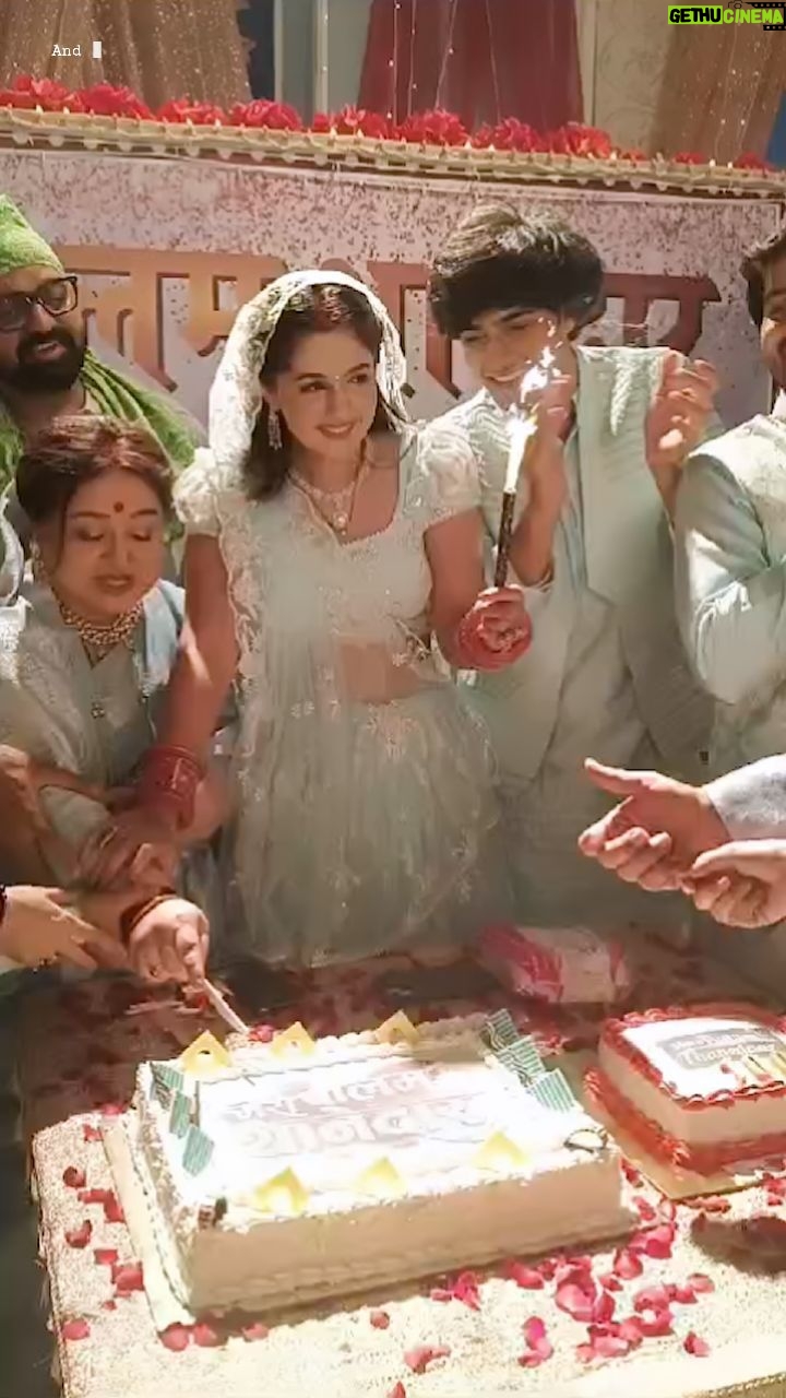 Supriya Shukla - 2.7K Likes - 100....n many more to go... Celebrate..... N keep up the good work🙏🙏...
Thank u team MBT... N all our viewers for loving us🙏.. Encouraging us... N making us do better work again n again.. Thank you🙏
Mera balam thanedar❤️❤️❤️....
All my fantastic actors.. N all the departments who work non stop to achieve the unattainable😊🙏