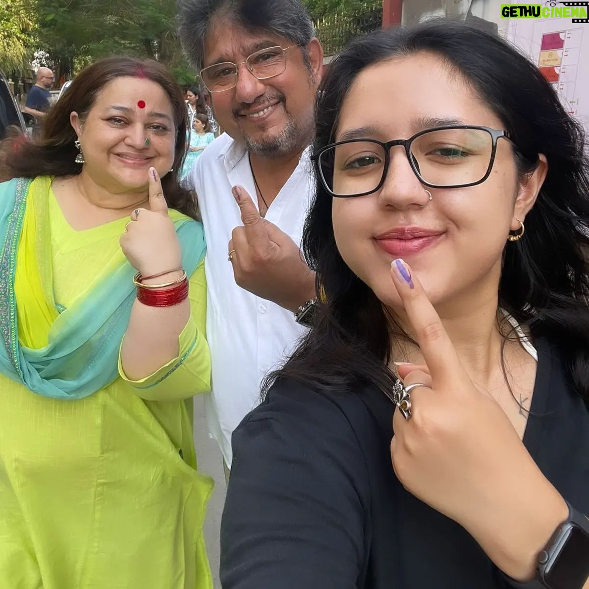 Supriya Shukla - 1.9K Likes - कुछ ही समय बचा है..
अपना वोट ज़ाया ना करें...
Please vote🙏...
I voted.. As it's my right.. My responsibility.. My duty towards my nation... I stay in... I want my nation to be governed by able leaders who work for people of our nation...
Let democracy win..n let your VOTE COUNT🙏
भारत की जय हो 🙏
First time voter is also with us.. @damiashukla
We need to make our children aware too.. About their rights n duties.. N importance of vote😊
