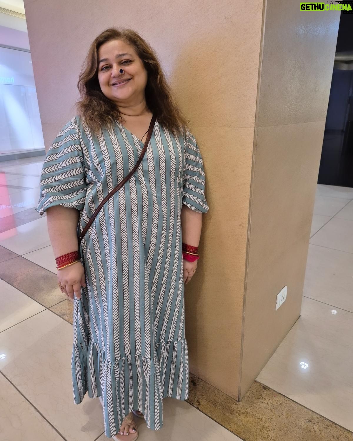 Supriya Shukla - 1.4K Likes - आज थोड़ा बाहर जाया जाए..
थोड़ी तफरी की जाय
बस मुस्कुरा लो.. और सब मुस्कुरा के देखा जाए 😊
Styled by @seam_stress_by_rajludhwani
Beautiful n comfortable frock by @nangaliaruchira