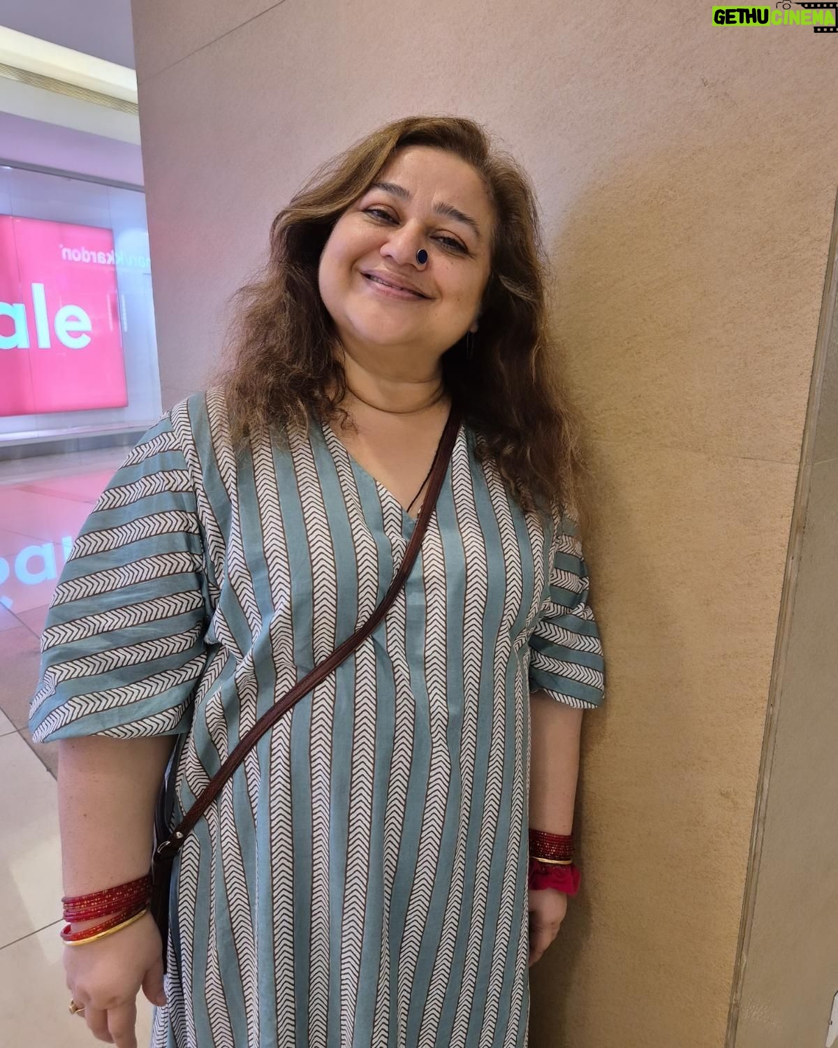 Supriya Shukla - 1.4K Likes - आज थोड़ा बाहर जाया जाए..
थोड़ी तफरी की जाय
बस मुस्कुरा लो.. और सब मुस्कुरा के देखा जाए 😊
Styled by @seam_stress_by_rajludhwani
Beautiful n comfortable frock by @nangaliaruchira