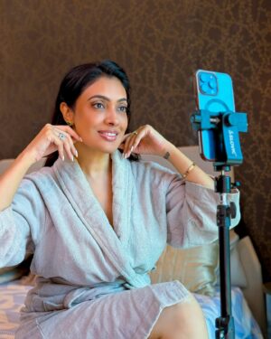 Surabhi Prabhu Instagram - 📸 - My number one fan, my forever cheerleader. 🤩🤩❤️#blessedwiththebest 

Surround yourself with those who motivate, support, and cheer you on. Keep your inner circle strong and secured, for they are the winds that lift you up when you’re down, and the sunshine that brightens your path. 
.
.
.
.
.
.
.
#mumbai #mumbaikar #unity44 #voompla #pinkvilla #bollywoodcinema #हिंदी #bollywoodmovies #supermodel #modeldiaries  #travelblogger #saibaba #jaishreeram #bollywoodactoractress #bollywoodactress #surabhi #tollywoodactress #surabhiprabhu #narcissism #worthit #dreamgirl #hindiquotes #mumbaiblogger #indianwear #indiangirl #potd  #mumbaiblogger #mumbaiinfluencer #indianblogger #indianinfluencer 
Surabhi Prabhu taking picture through her mobile , while someone is clicking her random pics .