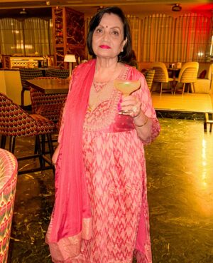 Surabhi Prabhu Instagram - Time spent with family is worth every second. ❤️ 2024 looks beautiful❤️❤️❤️ #aboutlastnight #mapa #momdad #myfamily 
🥂 - @bandramitron 

.
.
.
.
.
 #mitron #bandramitron #familyfirst #blessedwiththebest #surabhiprabhu #mumbaikar #mumbaifoodie #mumbainightlife #mumbaidiaries #familia #familydinner  #bollywoodactoractress #bollywoodactress #surabhi 
#selflove #mumbaiinfluencer #indianinfluencer #indianblogger 
#vulnerable #tollywoodactress #indiangirl #potd 
@maverick.communication01