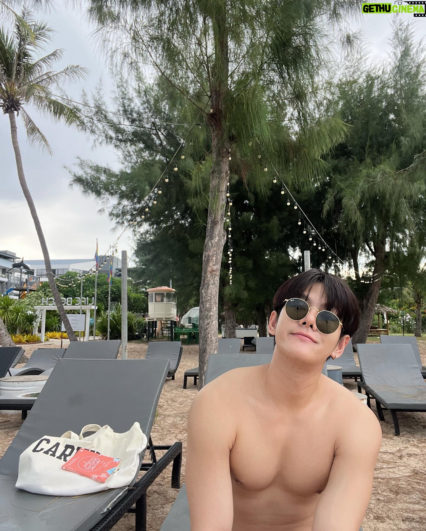 Surawit Ruangyod - 9.9K Likes - Hello jul 😎 #ใจดีกับเราสักที