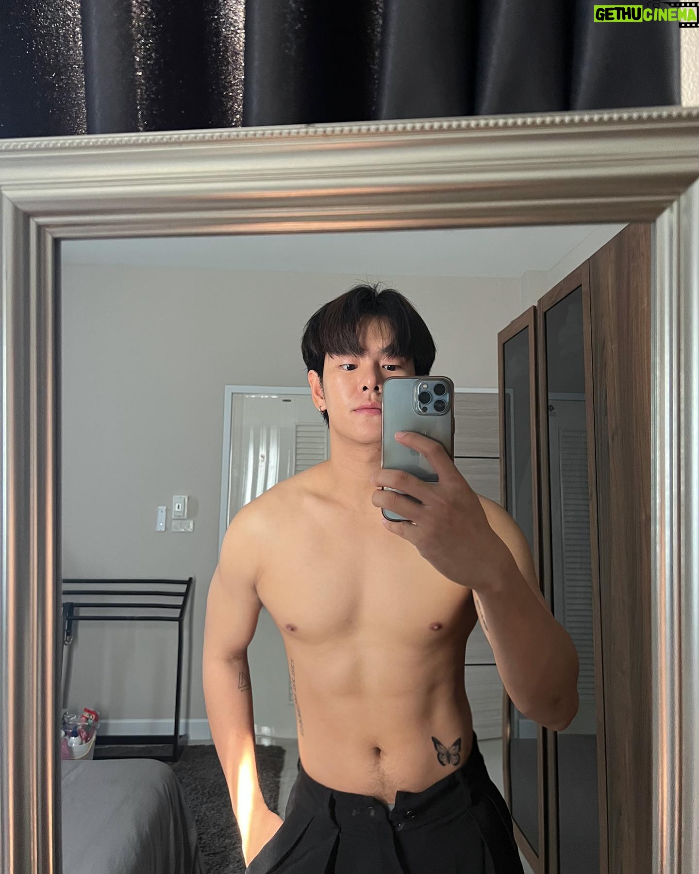 Surawit Ruangyod - 3.7K Likes - ลืมฮูดซิป 🫣