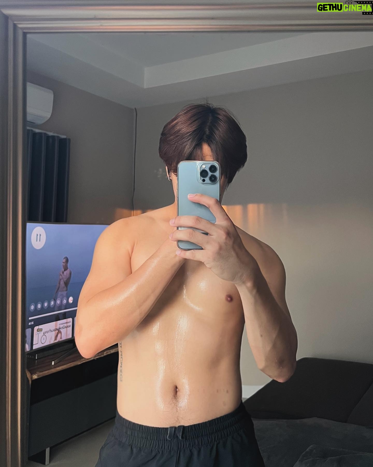 Surawit Ruangyod - 9K Likes - กอดอุ่นแน่นอน !! 🐻