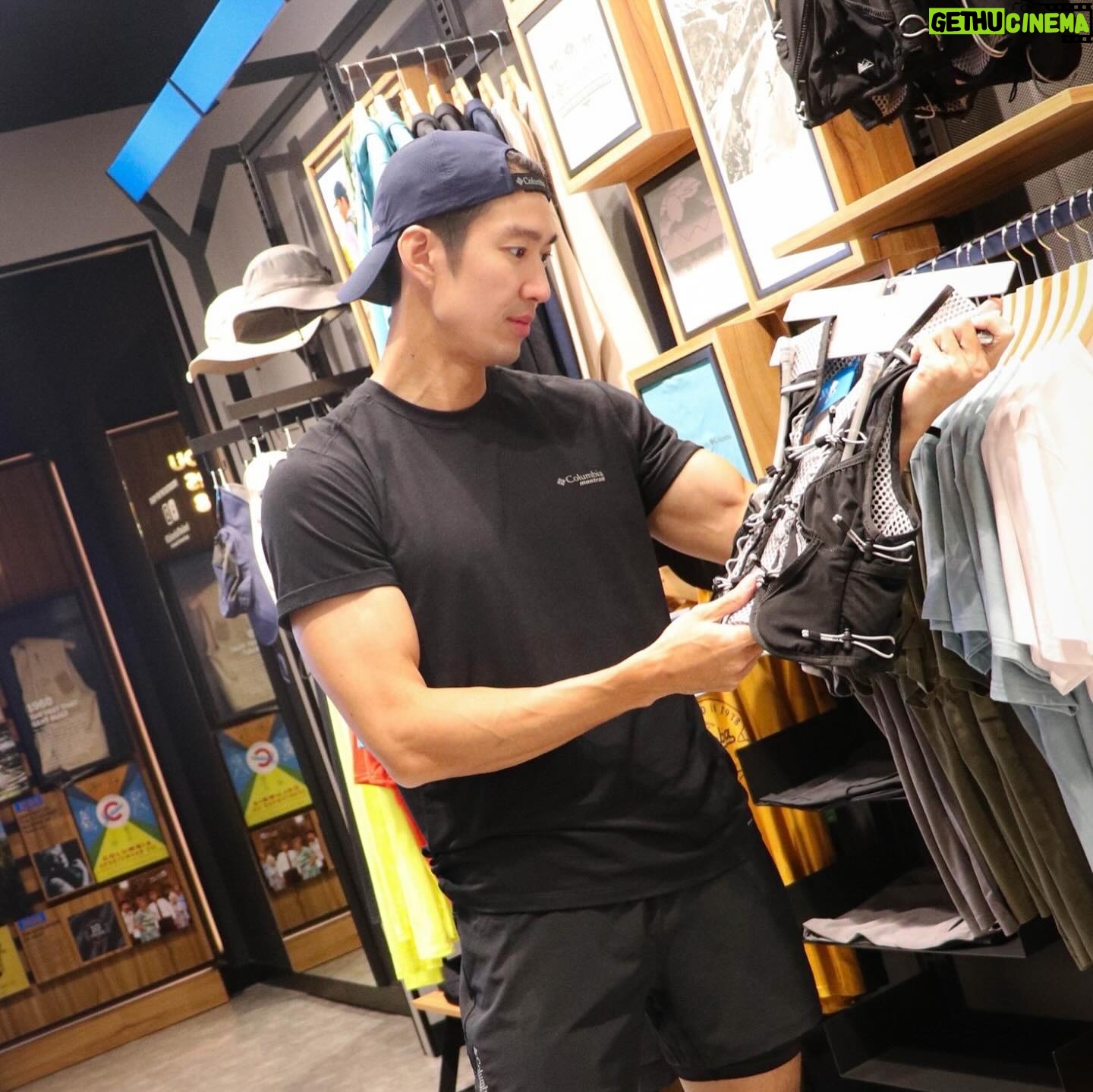 Suriyont Arunwattanakul - 2.7K Likes - Trail แรกของผมเริ่มต้นที่นี่ “ColumbiaX6tyDegreePresentTMS2024“ ทุกอย่างต้องเต็มที่ ถูกต้อง แม่นยำ ไม่ว่าจะเป็นสภาพร่างกาย จิตใจ การฝึกซ้อม ศึกษาข้อมูลการแข่งขัน รวมถึงชุดอุปกรณ์ต่างๆ ที่จะทำให้ผมออกไปลุยได้อย่างเต็มที่ ไร้ความกังวลใดๆ ครั้งแรกจะเป็นประสบการณ์ที่ดีมากแน่ๆ 🔥🔥🔥🔥 ระยะทำการ 10 KM. จะทำให้ดีที่สุดครับผม
@trailmastersseries @columbiathailand
#ColumbiaX6tyDegreePresentTMS2024
#ColumbiaTH
#6tyDegreesMineralWater
#StAndrewsInternationalSchoolGreenValley
#TrailMastersSeries2024
#TMS2024
#TrailMastersSeries
#TMS