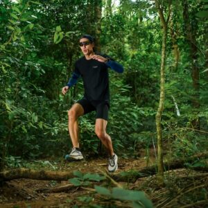 Suriyont Arunwattanakul Instagram - Trail แรก สุดประทับใจกับประสบการณ์ที่ได้รับ 2 ความพรัอม : สิ่งกีดขว้างหรืออุปสรรคต่างๆ มากมายบนพื้นและรอบตัวเราที่ไม่สามารถคาดการณ์ได้เลย เช่น สภาพพื้นดินที่ไม่เรียบ ไม่เท่ากัน กรวด หิน ดิน ทราย หลุม บ่อ แห้ง เปียก เนิน หญ้า ต้นไม้ กิ่งไม้ ที่พาดไปมา หรือ รากต้นไม้ ท่อนไม้ บนพื้น ….. และ สัญลักษณ์บอกเส้นทางไปสู่เส้นชัย มองตรงอย่างเดียวไม่ได้ 🔥🔥🔥🔥 ทุกประสาทสัมผัสของสมอง ร่างกายทุกส่วน และ สติ ต้องตื่นตัว พร้อมถึงขีดสุดและต้องไม่ลดลงแม้จะเหนื่อยแค่ไหน การเตรียมสภาพร่างกาย พลังงานปัจจุบันและพลังงานสะสม ก่อน ระหว่าง และหลัง แข่งสำคัญทั้งหมด ✌️✌️ #หรือTrailคือทางของเรา #trail #trailrunning #trails #trailrunner