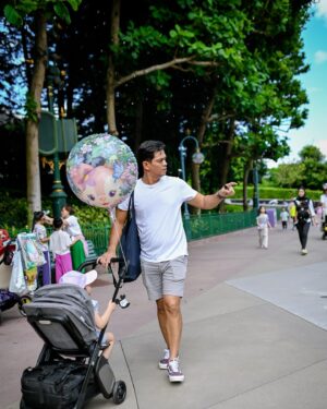 Surya Insomnia Instagram - jangan becanda sama bapak bapak yang lagi kepanasan sambil dorong stroller
.
apalagi minta foto pake timer 10 detik,minta boomerang plus ucapan ulang tahun buat anaknya yang belom lahir
.
terakhir ada yang kaya gitu kucolek pinggang nya pake baja ringan
.
trims