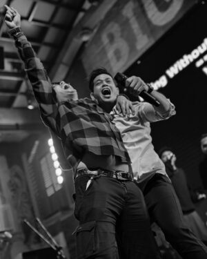Surya Insomnia Instagram - tentang minggu lalu
.
gw sama @tyararenata sekarang tau.. temen temen kita ternyata sayang sama kita
.
senyum nya mereka itu yg seru.. happy banget liat mereka happy
.
sekali lagi selamat ulang tahun sayang tahun depan lagi sip okeh mantap kita undang chris martin akustikan kalo ama coldplay beda 10 juta kabarnya
.
📷 : @gradykayzel