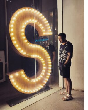 Surya Saputra Instagram - kangen jadi karakter papa surya di ikatan cinta hehehe..dari kemaren2 banyak banget yg dm kapan muncul lagi di serial ikatan cinta..sabar ya..insyaallah bentar lagi😊