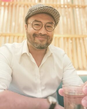 Surya Saputra Instagram - Dirgahayu Indonesia ku tercinta
semoga kita selalu menjadi bangsa yg kuat..ramah..solid..bermartabat..rukun..dan bebas korupsi..nah yg terakhir bisa nggak ya hahaha..