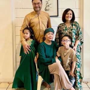 Surya Saputra Instagram - selamat idul fitri semuanya..baru bisa posting sekarang hehehe..maafin kalo ada salah2bya..semoga amal ibadah kita selama bulan ramadhan diterima Allah..dan kita semua dipertemukan kembali dengan ramadhan tahun depan..