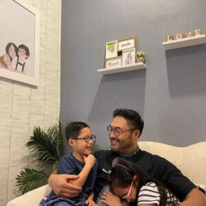 Surya Saputra Instagram - hari ini callingan siang...sebisa mungkin dari pagi ngeluangin waktu buat keluarga sebelum berangkat syuting..dan tadi kk tatjana maksa mau pake baju tulisan nya " i love you daddy"..ah ni anak  bikin papanya🥰🥰🥰🥰 trus tadi bima juga sebelum papa nya berangkat bilang papa aku udah kangen sama papa..🥰🥰🥰