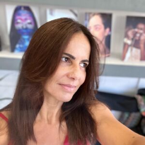 Susana Arrais Instagram - 1.o dos 48.
.
Ontem fiz 48 anos!
Comecei o dia a receber os mimos de um ser iluminado que me cuida da cara, do cabelo e da alma, com uma alegria contagiante. 
48?! Sim! E a sentir-me bem! 
#cuidar #amor #paz 
.