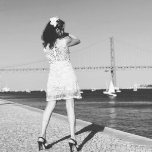 Susana Arrais Instagram - A criar pontes, desde 1975…
E a ir a festas! 😂😏💃🏻👡

#festadeverãotvi2023 #tvioficial 
#riotejo #tejo #actriz 
#cuidadofacial #cuidar 
#drenagemlinfaticaelectrica 
#olhaomeucabelo 
#olhaperninhadamenina