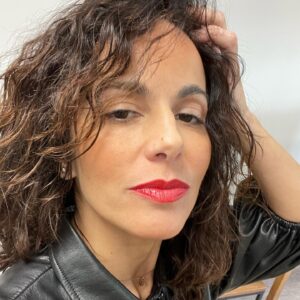 Susana Arrais Instagram - Coisas que me acontecem…
Quando a “minha Sofia” se põe a fantasiar com o “Professor” 
.
Quem viu a cena com o @diogoinfanteoficial ?
.
#queroévivertvi 
#tv #telenovelas #tvioficial 
#leonorbaboactores 
#actriz