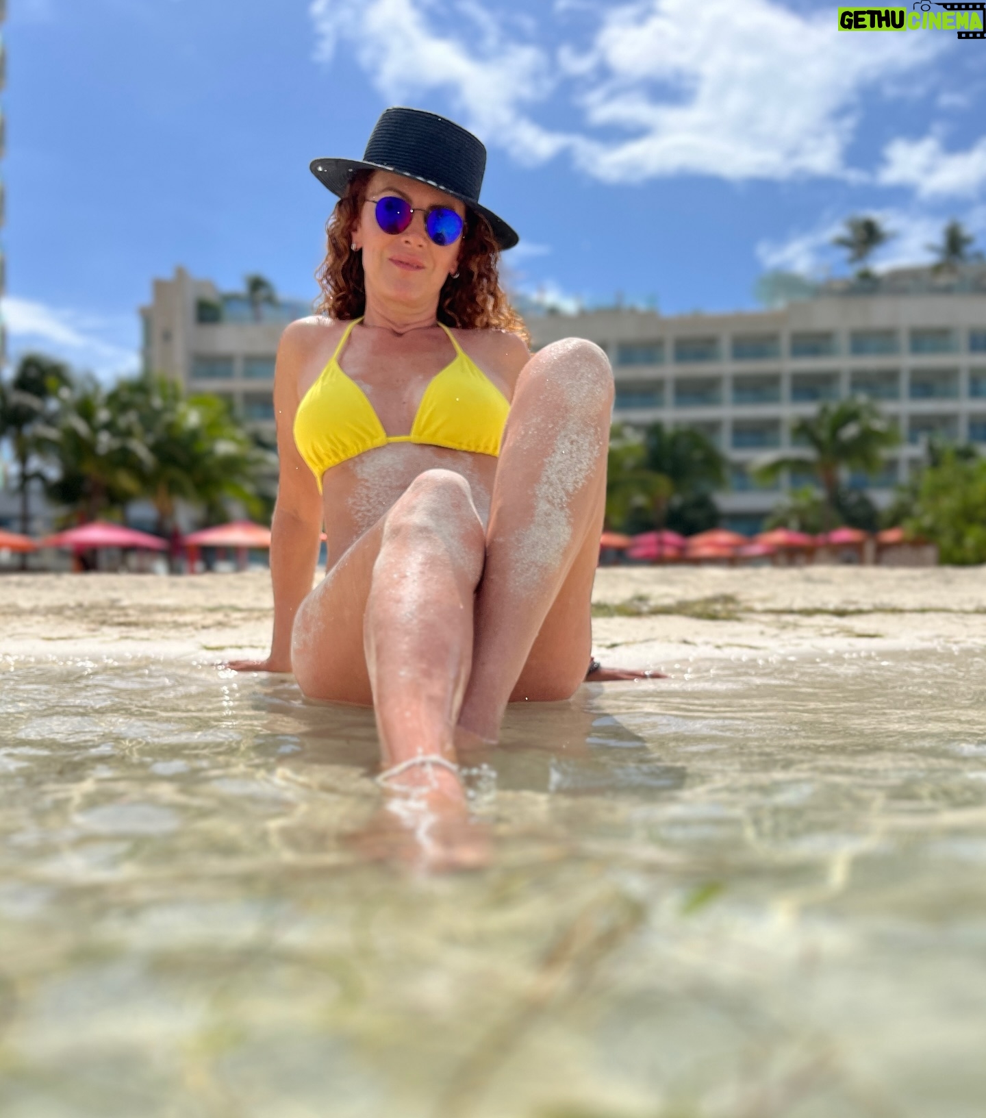 Susana Lozano - 342 Likes - Entre la arena y el sol
.
⛱️☀️🌅
.
Ya saben…. #milugarfeliz
Disfruten su fin de semana ✨
#sol #arena #mar #bikini #cancun #arenablanca #caribe #caribemexicano #sunrise #amanecer #aguasalada #piesdescalzos #barefeet #brisa #saltyhair #susanalozano #happy