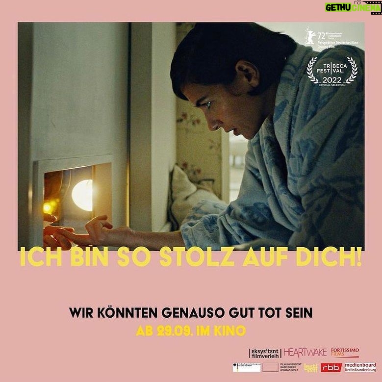 Susanne Wuest - 758 Likes - Herr und Frau Drescher im Glück ☺️✨ - “Wir könnten genauso gut tot sein” ist ab jetzt im KINO!!
Geht und seht euch diesen grossartigen Film der schon einige Festivalpreise eingesammelt hat im Kino an - auf Leinwand ist er am besten 😌 🍿- viel Spass und schreibt doch wie er euch gefallen hat!
In der Hauptrolle die grossartige Ioana Jacob, Pola Geiger, Jörg Schüttauf, Moritz Jahn, Siir Eloglu - der phantastische Knut Berger und viele andere… Kinos anbei!!
.
#wemightaswellbedead #kino #deutschland #knutberger #ioanajacob #susannewuest #directedby #nataschasinelnikova #arthousecinema #komödie #blackcomedy #debut #awardwinner #tagderdeutscheneinheit #wirkönntengenausoguttotsein