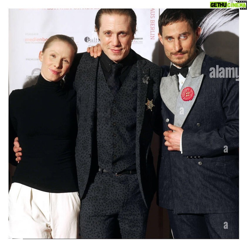 Susanne Wuest - 704 Likes - Es war einmal⦠eine Premiereā¦
Heute, 06.10 Free TV Premiere auf ARD ONE von "Mann im Spagatā von und mit @timo.jacobs und so vielen anderen groĆartigen Kollegen!
@clemens_schick @meret.becker @natalia_belitski @wernerdaehn und viele, viele mehrā¦
#mannimspagat #feature #tv #premiere #timojacobs #clemensschick #susannewuest #wernerdaehn #meretbecker #lovecinema
Ā©ļø Alamy Stock
