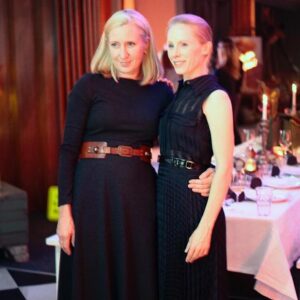 Susanne Wuest Instagram - Olivia Steele x VeeCollective... thank you so much for this wonderful evening ⭐️
.
#veecollective #oliviasteele #lightart #plates #berlin #art