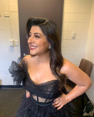 Susie Youssef Instagram - Today I am an Italian jester in The Tempest with @sydneytheatreco and I’m not at the @aacta awards but I think it’s important to remember how hot a dress is made by @velani and how amazing @ellabellahairandmakeup and @annaleise_hairmakeup are and how much I love to put my hands on my hips.