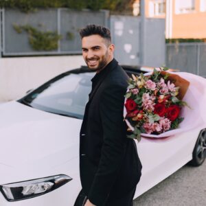 Suso Álvarez Instagram - 🎉 👏La ganadora de la experiencia Bibo y el ramo @interfloraes es @karolinachang 🎉 👏San Valentín es una de las fechas más especiales del año, un día
para demostrar nuestro cariño a las personas más importantes de nuestra vida. Por eso me he unido a @interfloraes para celebrar el amor. 

Y para que vosotros también podáis conectar con vuestras personas más especiales, he hablado con la marca para hacer un sorteo increíble con ellos, el ganador podrá conseguir un ramo como el mío junto a una experiencia única para dos personas, Barcelo Bibo Madrid Experince, donde se unen en Madrid la gastronomía de Dani García y un buen descanso.

Para participar solo tenéis que:

● Seguir el perfil de @interfloraes
● Seguirme a mi @oficialsusogh16 😀
● Comentar a una persona con la que os gustaría compartir este
ramo de flores y vivir esta experiencia.

El concurso estará activo desde hoy hasta el 7 de febrero. Anunciaré en este post el nombre del ganador el día 8 ¡mucha suerte!
 #interfloraes #elamornosconecta #ad