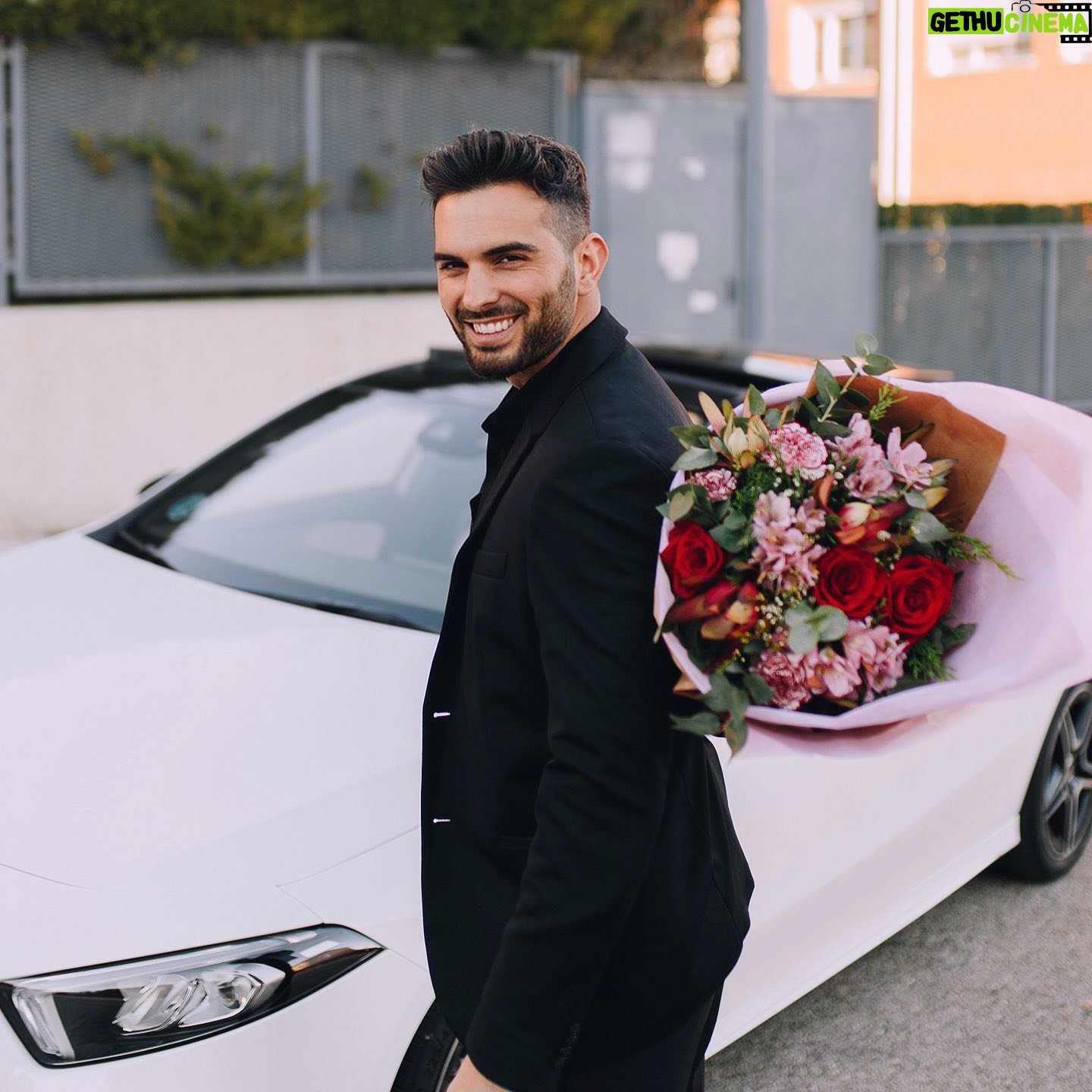 Suso Álvarez - 8.9K Likes - 🎉 👏La ganadora de la experiencia Bibo y el ramo @interfloraes es @karolinachang 🎉 👏San Valentín es una de las fechas más especiales del año, un día
para demostrar nuestro cariño a las personas más importantes de nuestra vida. Por eso me he unido a @interfloraes para celebrar el amor.
Y para que vosotros también podáis conectar con vuestras personas más especiales, he hablado con la marca para hacer un sorteo increíble con ellos, el ganador podrá conseguir un ramo como el mío junto a una experiencia única para dos personas, Barcelo Bibo Madrid Experince, donde se unen en Madrid la gastronomía de Dani García y un buen descanso.
Para participar solo tenéis que:
● Seguir el perfil de @interfloraes
● Seguirme a mi @oficialsusogh16 😀
● Comentar a una persona con la que os gustaría compartir este
ramo de flores y vivir esta experiencia.
El concurso estará activo desde hoy hasta el 7 de febrero. Anunciaré en este post el nombre del ganador el día 8 ¡mucha suerte!
#interfloraes #elamornosconecta #ad