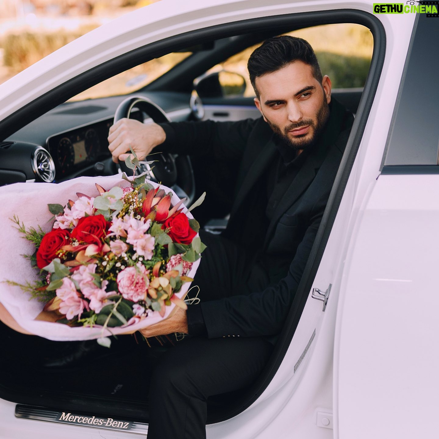 Suso Álvarez - 8.9K Likes - 🎉 👏La ganadora de la experiencia Bibo y el ramo @interfloraes es @karolinachang 🎉 👏San Valentín es una de las fechas más especiales del año, un día
para demostrar nuestro cariño a las personas más importantes de nuestra vida. Por eso me he unido a @interfloraes para celebrar el amor.
Y para que vosotros también podáis conectar con vuestras personas más especiales, he hablado con la marca para hacer un sorteo increíble con ellos, el ganador podrá conseguir un ramo como el mío junto a una experiencia única para dos personas, Barcelo Bibo Madrid Experince, donde se unen en Madrid la gastronomía de Dani García y un buen descanso.
Para participar solo tenéis que:
● Seguir el perfil de @interfloraes
● Seguirme a mi @oficialsusogh16 😀
● Comentar a una persona con la que os gustaría compartir este
ramo de flores y vivir esta experiencia.
El concurso estará activo desde hoy hasta el 7 de febrero. Anunciaré en este post el nombre del ganador el día 8 ¡mucha suerte!
#interfloraes #elamornosconecta #ad