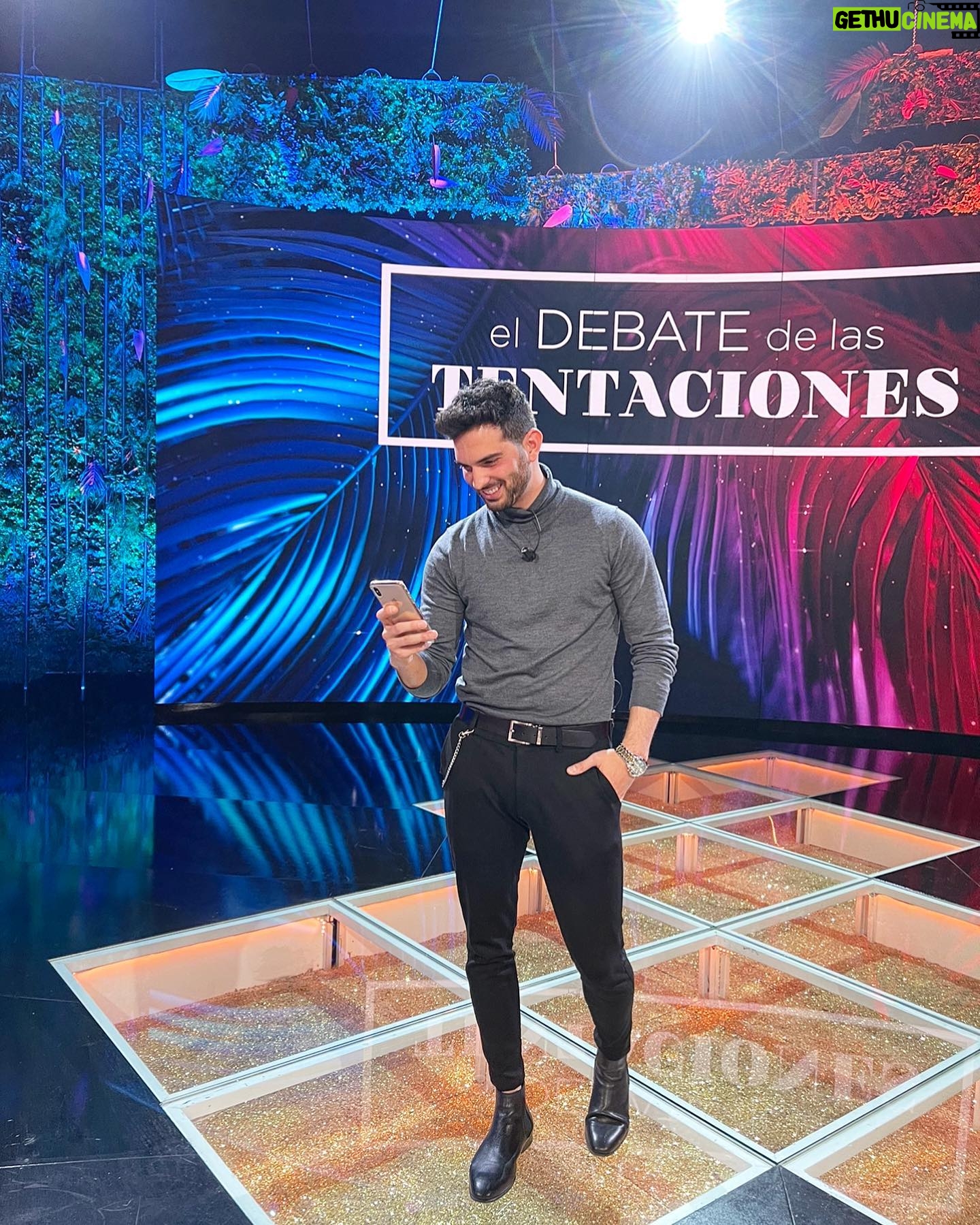 Suso Álvarez - 15.6K Likes - Os estoy leyendo , sois más de la infidelidad o la lealtad en @islatentaciones