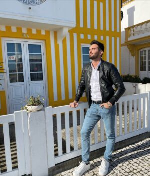 Suso Álvarez Instagram - ❤️Aveiro💛 Me ha gustado mucho disfrutar de esta ciudad de Portugal 🇵🇹.
Con la mejor compañera de viaje que podía tener @mandy_lg ❤️.

Muchísimas gracias @viajesmalagueta por la increíble organización de este viaje🙏🏼❤️
