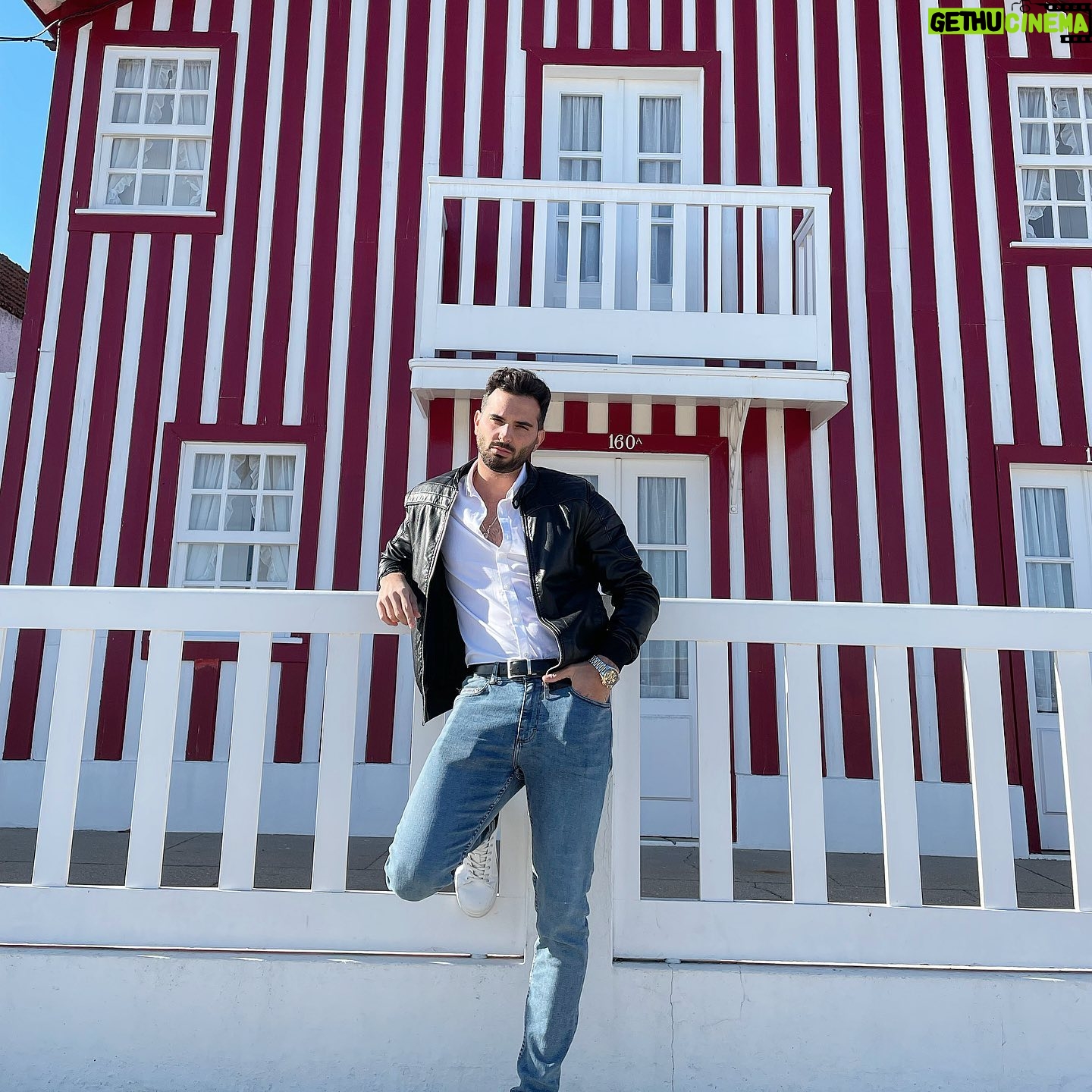 Suso Álvarez - 7.5K Likes - ❤️Aveiro💛 Me ha gustado mucho disfrutar de esta ciudad de Portugal 🇵🇹.
Con la mejor compañera de viaje que podía tener @mandy_lg ❤️.
Muchísimas gracias @viajesmalagueta por la increíble organización de este viaje🙏🏼❤️