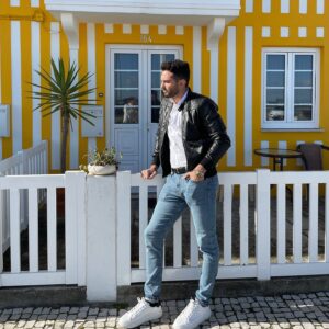Suso Álvarez Instagram - ❤️Aveiro💛 Me ha gustado mucho disfrutar de esta ciudad de Portugal 🇵🇹.
Con la mejor compañera de viaje que podía tener @mandy_lg ❤️.

Muchísimas gracias @viajesmalagueta por la increíble organización de este viaje🙏🏼❤️