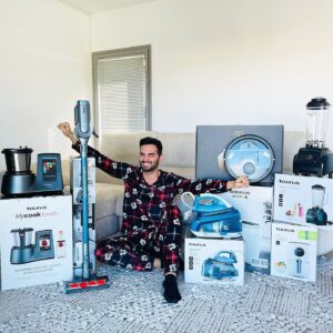 Suso Álvarez Instagram - SORTEO CERRADO!!!! Enhorabuena a @lata_anon.

¡¡CHICOS TRAIGO UN  SORTEAZOOO!!😜✌🏻

Este lote super completo de productos Taurus puede ser tuyo esta valorado en más de 2.000€ y estoy seguro de que te va a venir genial en tu hogar  y está compuesto por:

- Robot de cocina Mycook con Wifi y más de 15.500 recetas
- robot aspirador
- aspirador escoba
- centro de planchado
- batidora de vaso profesional
- freidora de aire 
- purificador de aire

Para participar es muy sencillo, solamente tienes que seguir estos 3 pasos:

➖Dale like a la foto
➖Sigue a @mycook_taurus y a @oficialsusogh16 .
➖Menciona a un/a amigo/a real (las veces que quieras, siempre etiquetando a gente diferente).
.
Si compartes en stories tendrás más posibilidades.
⠀
El día 18  de noviembre a las 23:59h finalizará el sorteo y el día 19 dejaremos aquí en este post el ganador/a. (1 único ganador) 
.
⚠️ NUESTRAS PUBLICACIONES SON LAS ÚNICAS OFICIALES. TENED MUCHO CUIDADO CON CUENTAS FALSAS QUE OS PUEDEN ESCRIBIR DICIENDO QUE HABÉIS GANADO Y OS PIDEN DATOS PERSONALES⚠️
..
💥Válido para toda España (Península y Baleares).
.
MUCHÍSIMA SUERTE 🍀